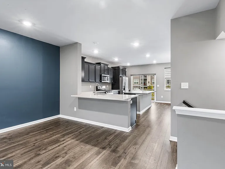 62 Rome Way — Photo 4