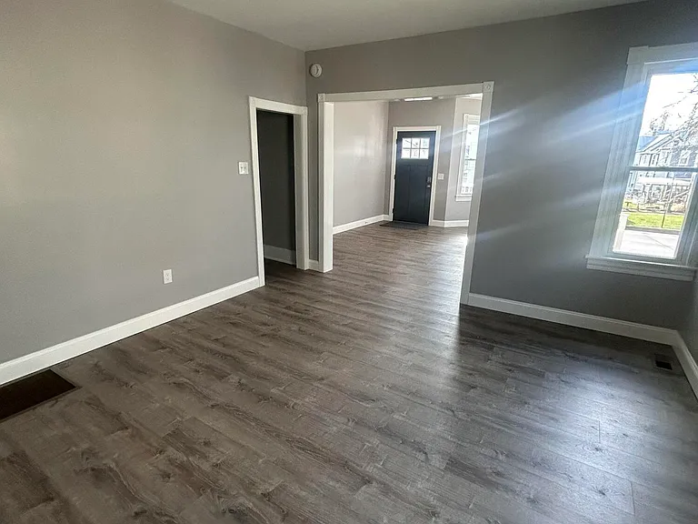179 Railroad St — Photo 2