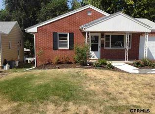 5006 Pinkney St, Omaha, NE 68104