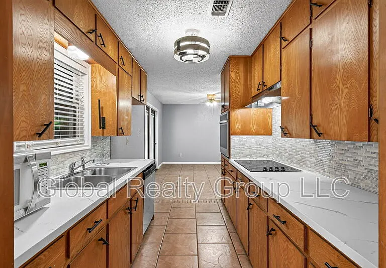 138 Bobolink Dr — Photo 11