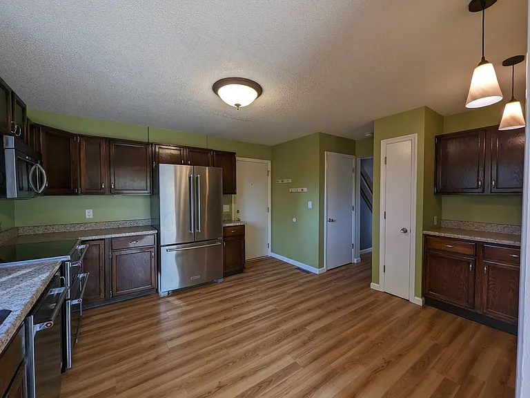 1754 S Cambridge Dr — Photo 2