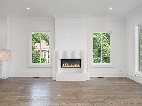 5th image of 909B Gale Ln
