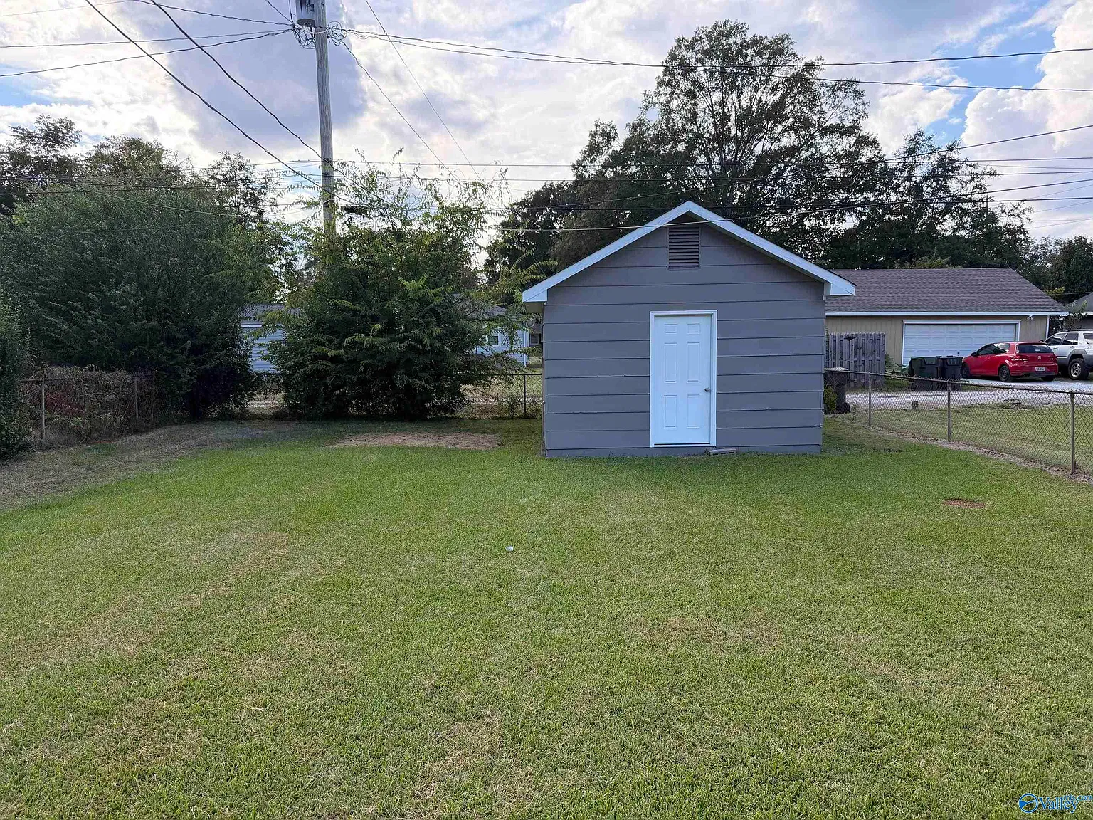 3 bed, 1.0 bath, 1096 sqft, $1,200 — Photo 2