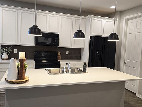 4th image of 1486 E Naples Ct