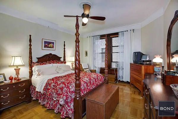 Sold by Bond New York | media 3