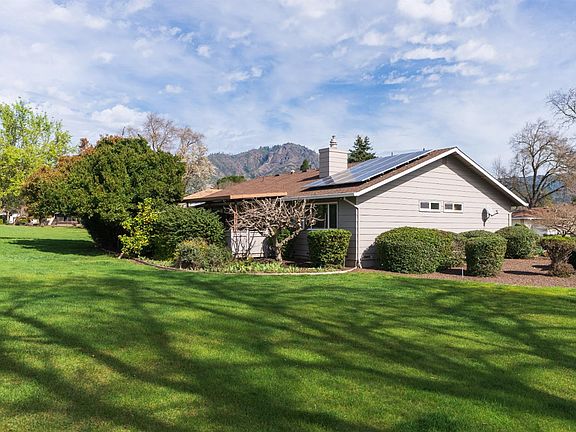 2nd image of 360 Twin Lakes Drive