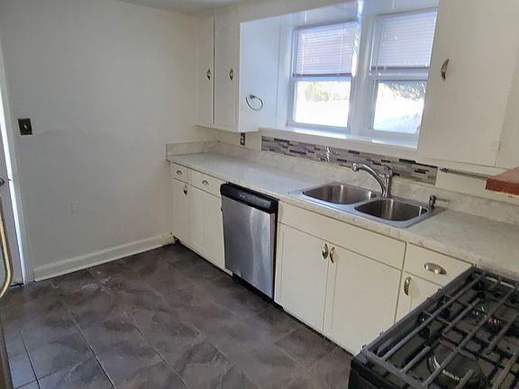 4th image of 124 Cedar Hill Ln