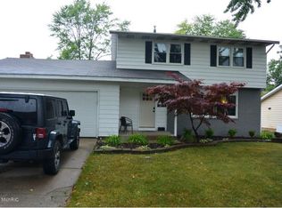 1496 Woodside Rd, Muskegon, MI 49441