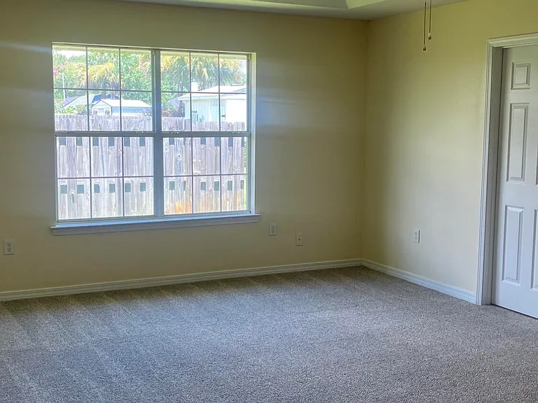 2154 Castle Grove Dr — Photo 14
