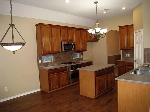 2406 Beeleigh Ct — Photo 5