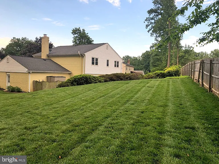 7327 Yates Ct — Photo 30