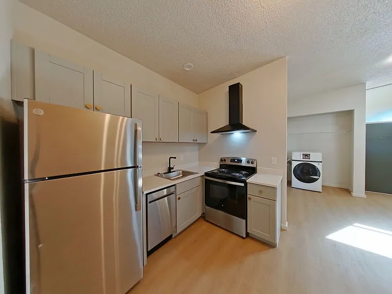 University Manor - Newly Renovated Units just a short walk from Campus! — Photo 68