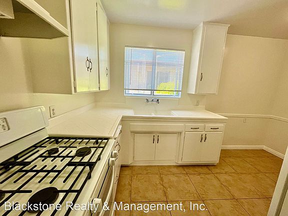 2nd image of 316 S Doheny Dr APT 4