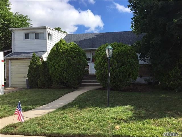 1st image of 210 Hillcrest Dr