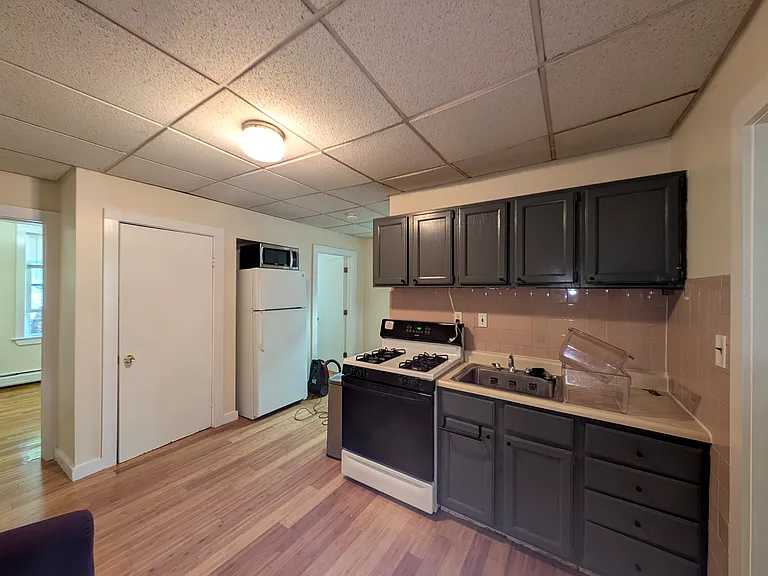 379 Windsor St #1 — Photo 8