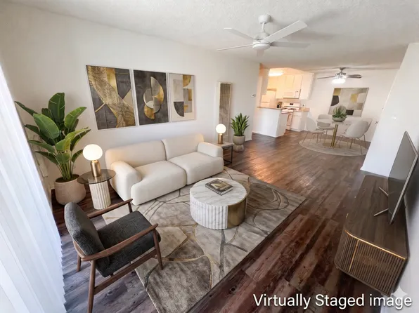 11018 Moorpark Apartments
