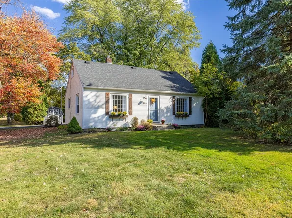 1986 Five Mile Line Rd, Penfield, NY 14526
