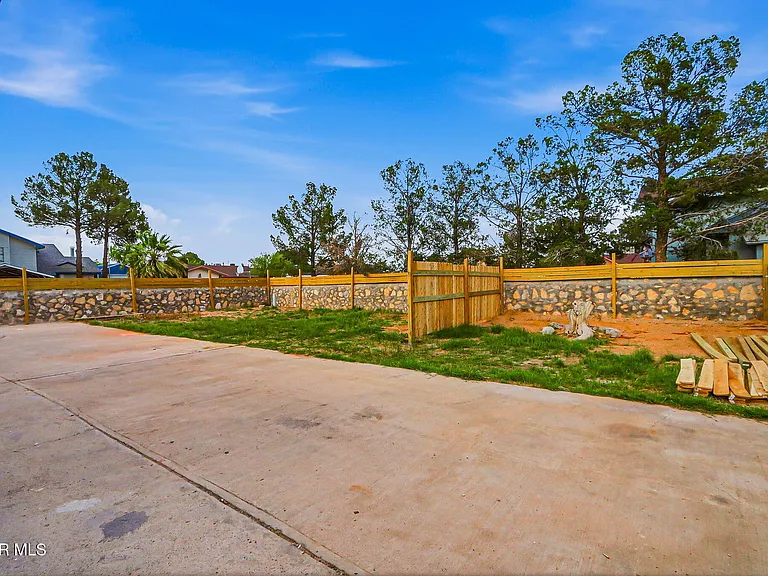 2624 Lake Victoria Dr #A — Photo 34