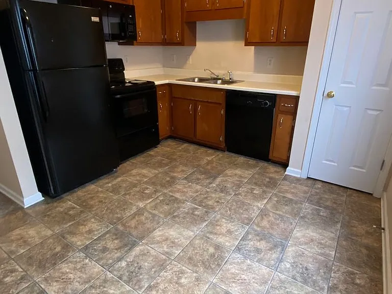 512 Patriot Park Ct — Photo 4