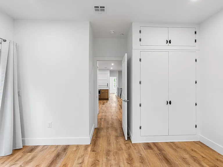 442 W Queen Ln #2 — Photo 13
