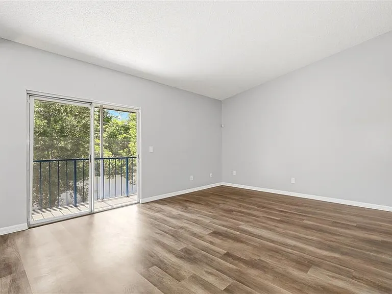 10 N Fairfax Ave #10 — Photo 26
