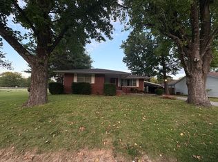 1302 N 16th St, Murphysboro, IL 62966