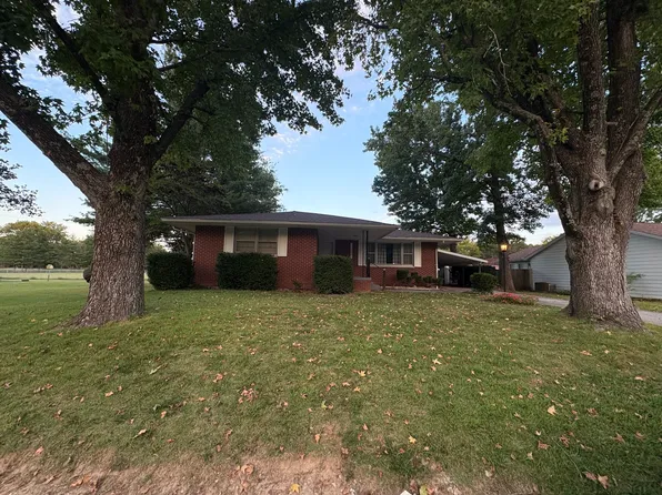 1302 N 16th St, Murphysboro, IL 62966