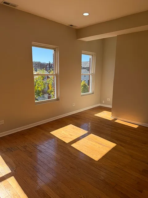 3 bed, 1.5 bath, 1200 sqft, $2,900 — Photo 2