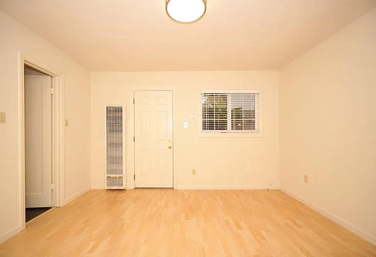 22681 E Cliff Dr — Photo 4