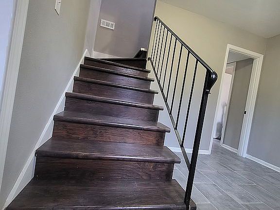 4th image of 1927 25th Way E