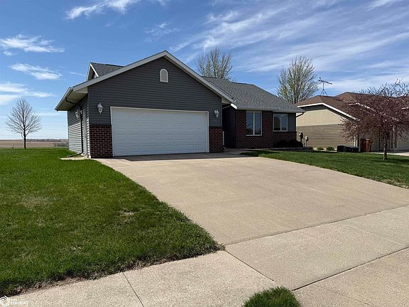 2nd image of 521 Summit Dr