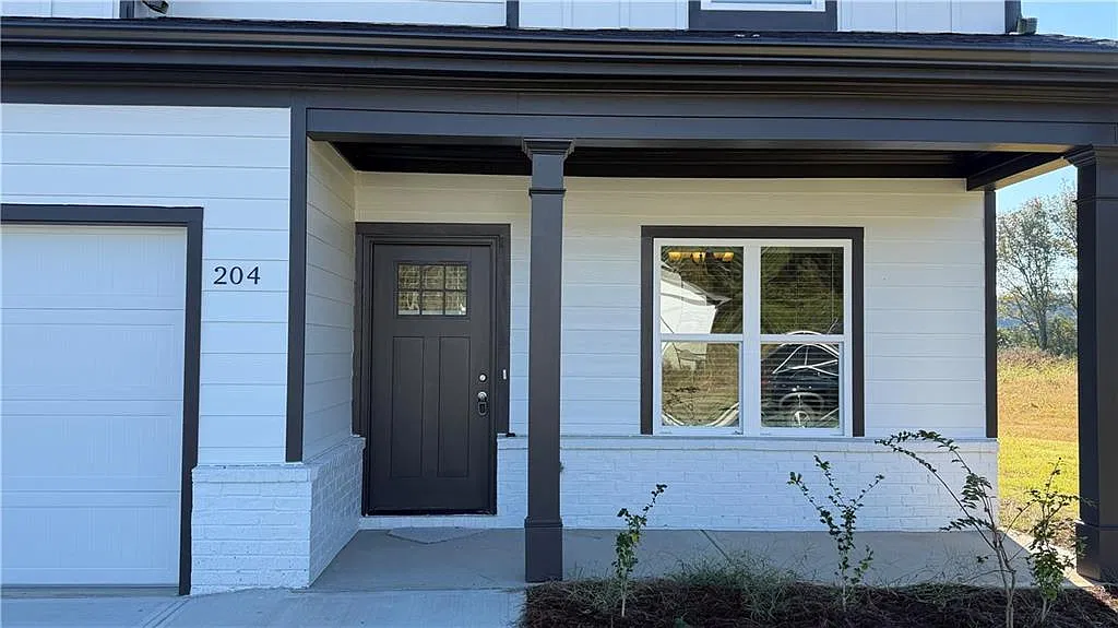 4 bed, 2.5 bath, 2059 sqft, $2,090 — Photo 3