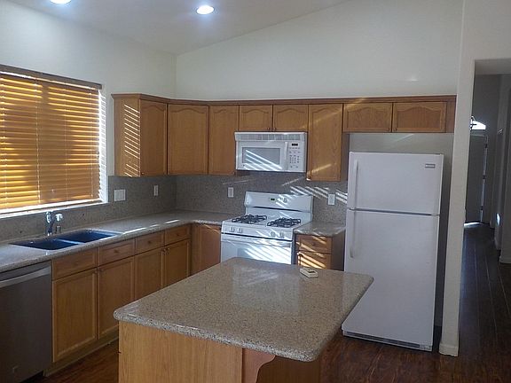 4th image of 2359 Madrid Dr