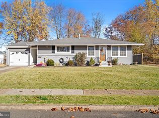 21 Lambeth Rd, Burlington, NJ 08016