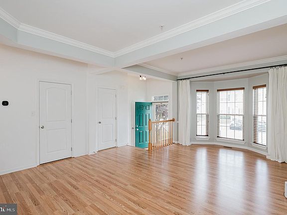 3rd image of 524 Kirkcaldy Way