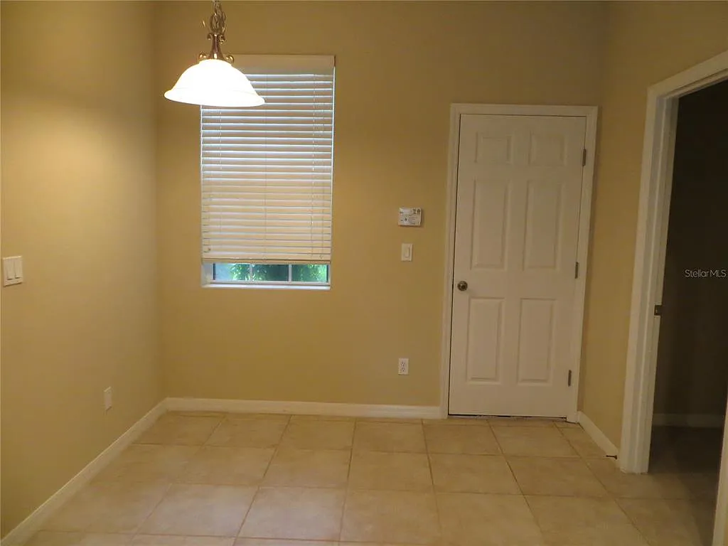 3 bed, 2.0 bath, 1573 sqft, $1,995 — Photo 3