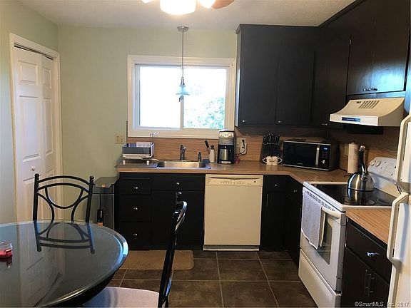 3rd image of 1404 Summer Hill Dr #1404