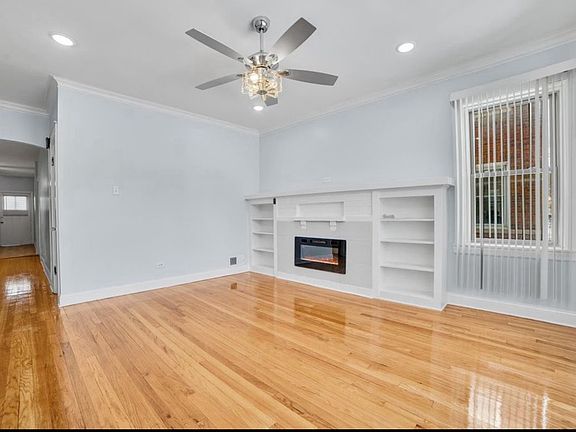 2nd image of 1810 N Luna Ave #1