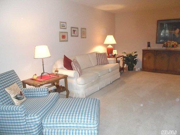 5th image of 124 Glen Hollow Dr