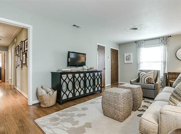 4th image of 10229 Lynford Dr