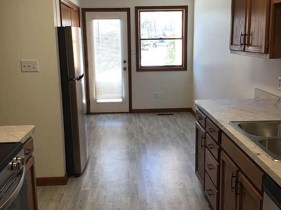 4th image of 1408 Holiday Ln W