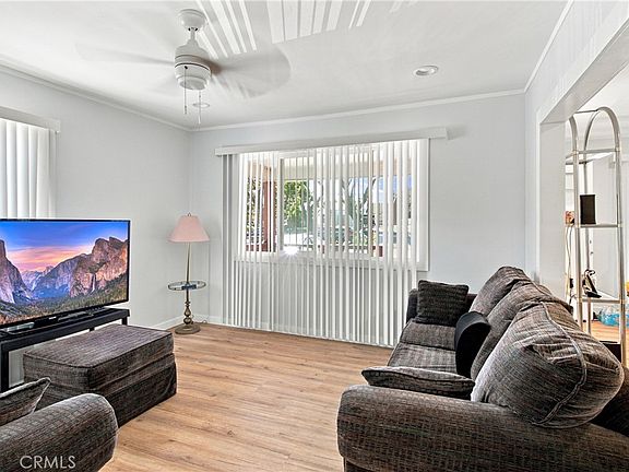 3rd image of 1321 W 60th Pl