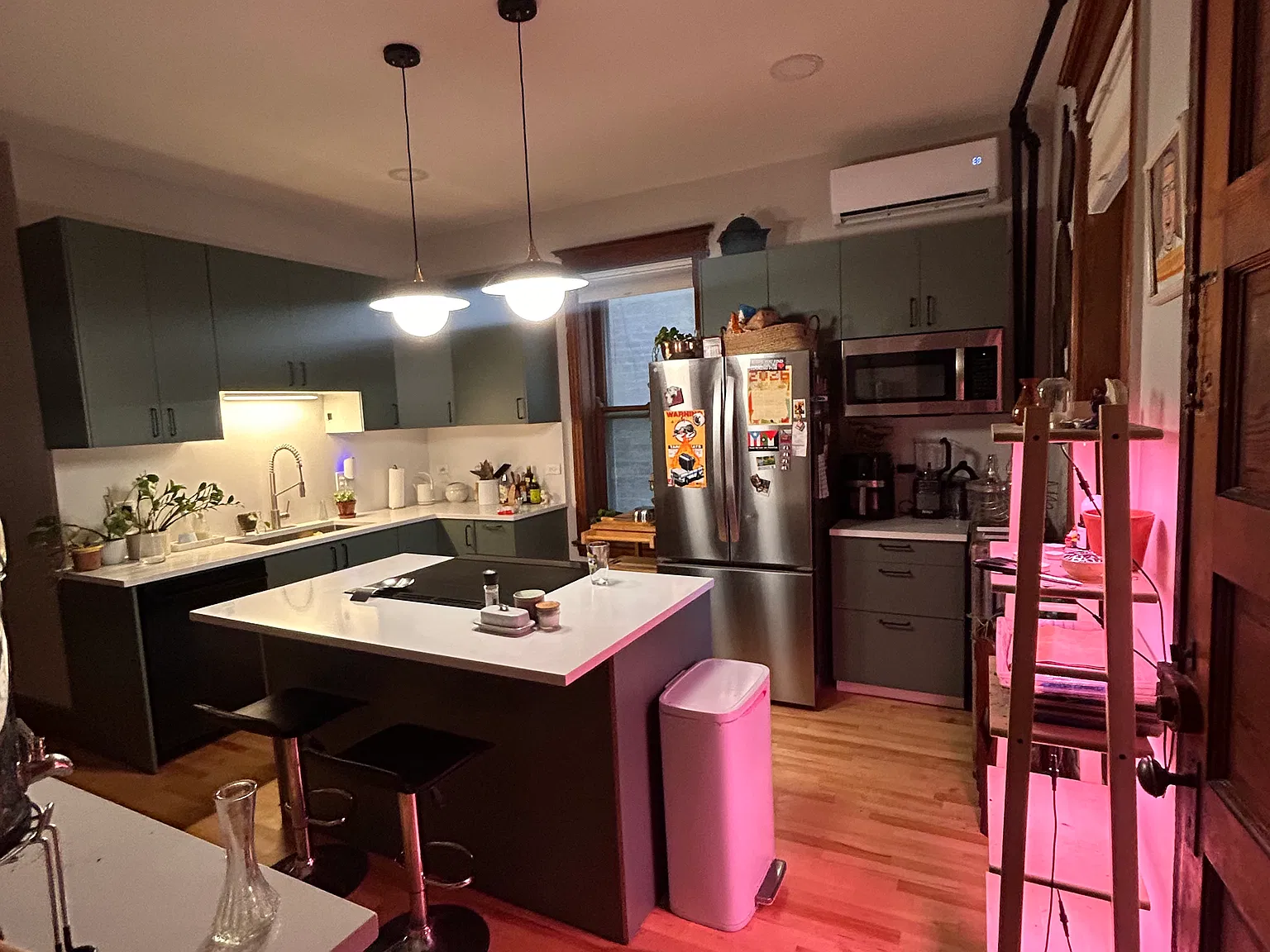 3 bed, 1300 sqft, $2,999 — Photo 3