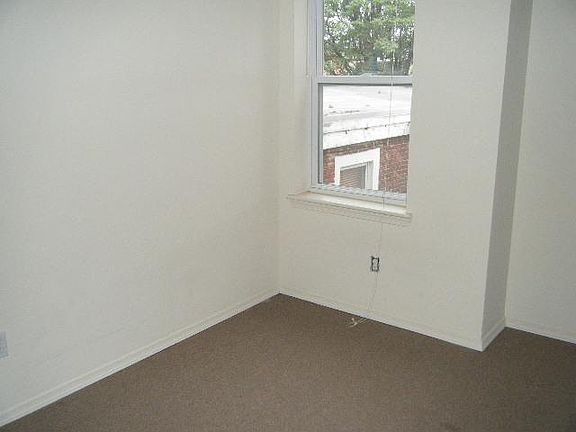 4th image of 1734 Mount Vernon St APT 3
