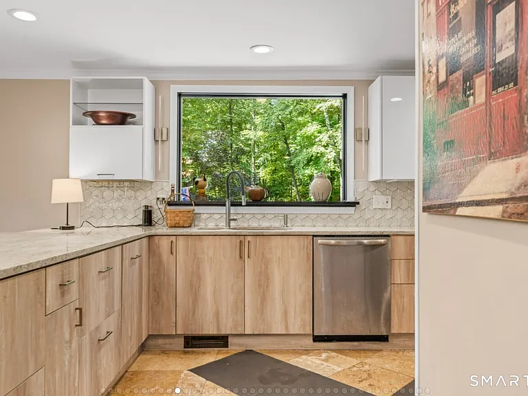 92 Kenmore Rd — Photo 12