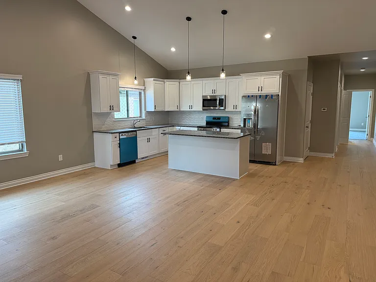 304 E Washington St — Photo 17