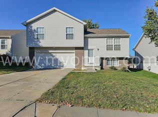 15616 Willow St, Omaha, NE 68136
