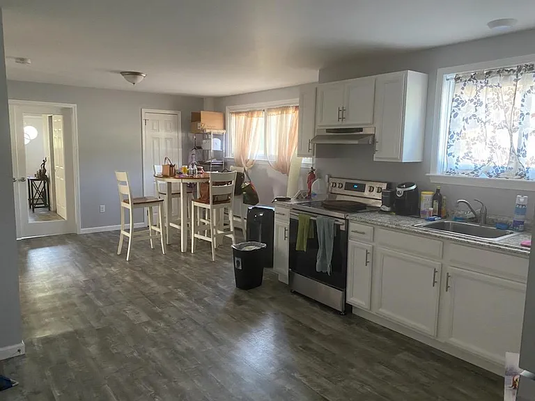 kitchen / dining room