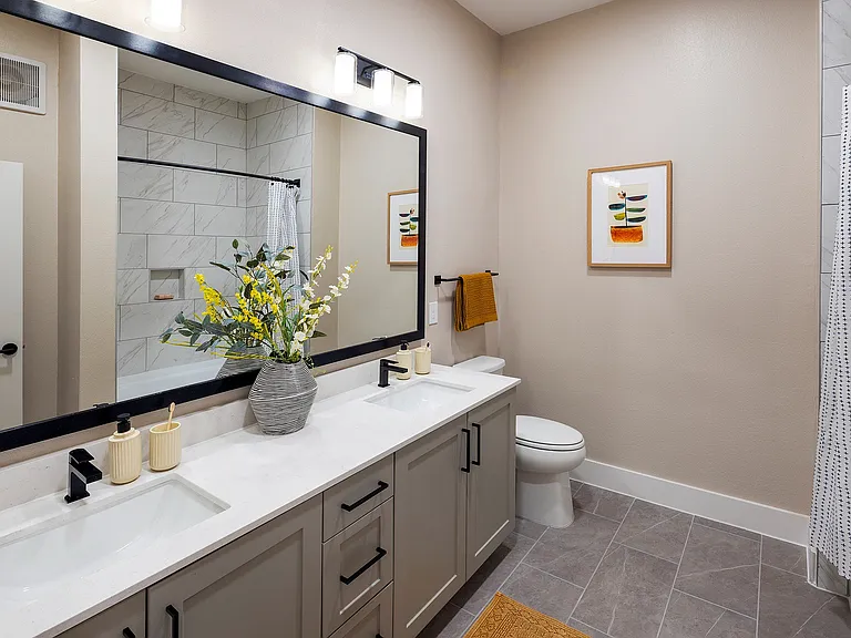 NorthPark_interior_bathroom LG-62_2560