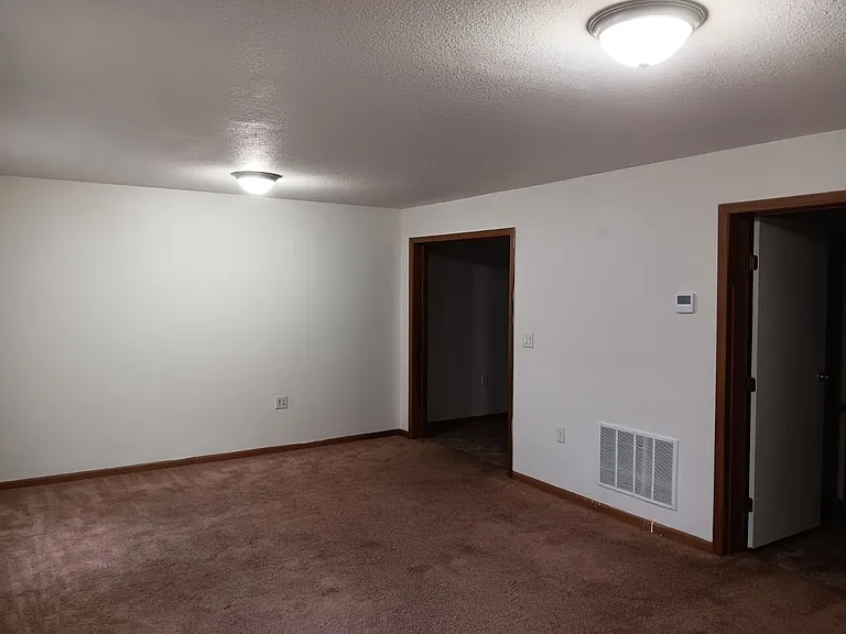 545 W Grand Ave — Photo 3